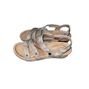 Clarks Women's Calenne Clara Wedge Gold Bronze Metallic Sandals Size 11